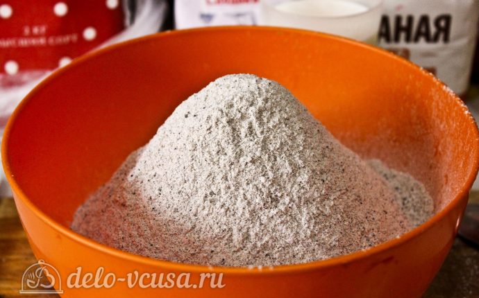 Многозерновой хлеб в духовке: Добавить остальную муку