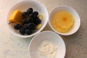 Салат с виноградом, ананасом и сыром: Ингредиенты