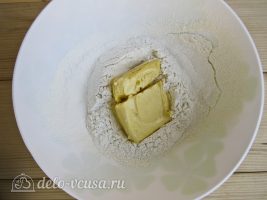 Яблочный пирог Марины Цветаевой: Добавить масло