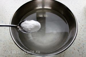 Буженина из индейки в духовке: Добавить соль