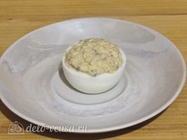 Фаршированные яйца Мухоморы: Заполнить яйца начинкой
