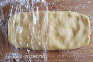 Имбирный пирог с яблоками: Замесить тесто