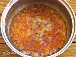 Тыквенный конфитюр с мандаринами: Варим сироп 30 минут