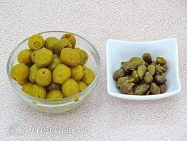 Тапенад из оливок: Вынуть каперсы и оливки