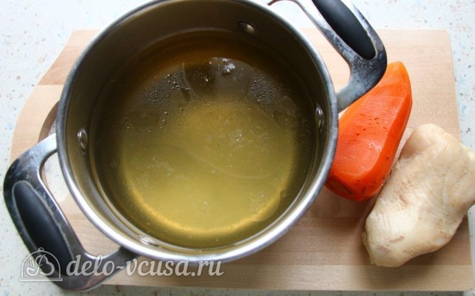 Заливное из курицы с желатином: Сварить бульон