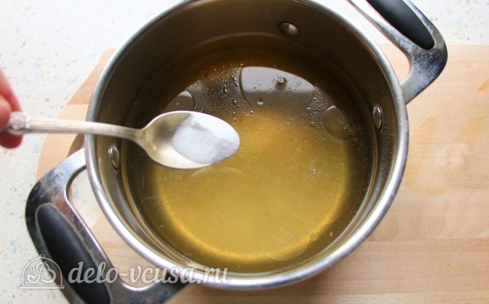 Заливное из курицы с желатином: Добавить соль