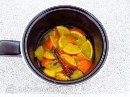 Глинтвейн с имбирем и апельсином: Варить в течение 8 минут