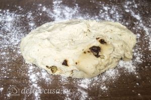 Хлеб с оливками и вялеными томатами: Обмять тесто