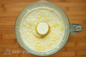 Хумус из фасоли с запеченным чесноком: Добавить масло