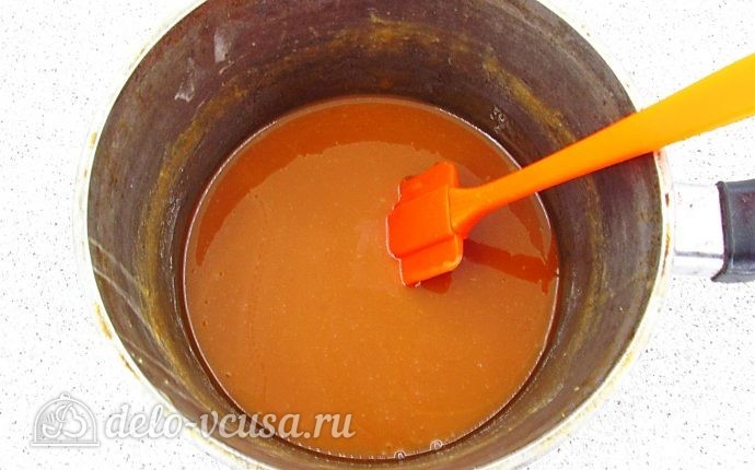 Домашние ириски на сметане: Перемешать до однородности Домашние ириски на сметане: Перемешать до однородности