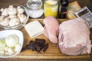 Мясной рулет с моцареллой, вялеными томатами и грибами: Ингредиенты