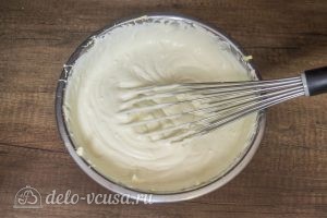 Муссовый торт Карамельная груша: Добавить взбитые сливки