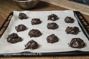 Печенье Двойной шоколад: Кладем тесто на противень