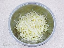 Слоеный салат с картофелем фри: фото к шагу 3.
