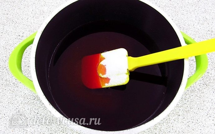 Глинтвейн Шахерезада: Вылить вино в кастрюлю