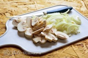 Отбивные из свинины с грибами и сыром в духовке: Лук и грибы порезать