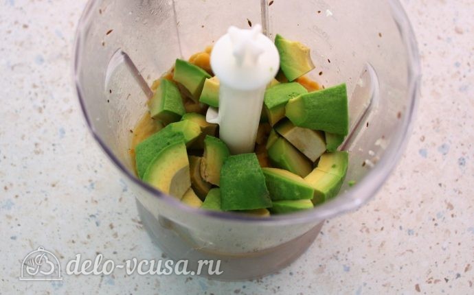 Хумус с авокадо из нута: фото к шагу 6.