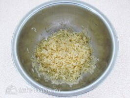 Рассыпчатая рисовая каша в мультиварке: фото к шагу 1.