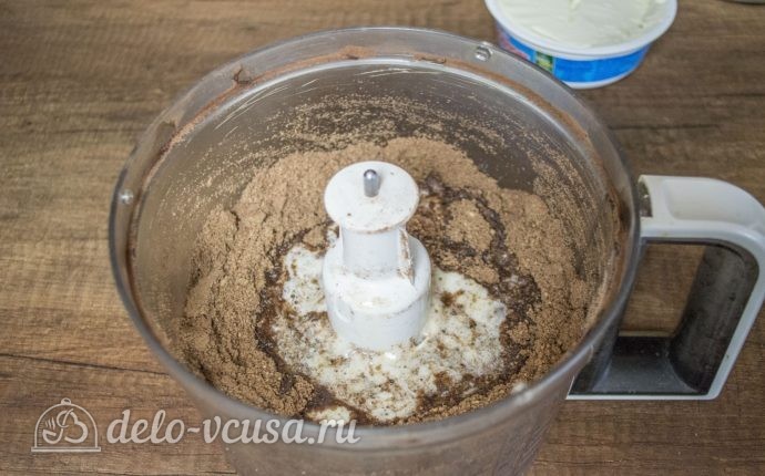 Шоколадный чизкейк с выпечкой: Добавить масло