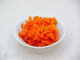 Закусочный салат с картофелем, морковью и свеклой: фото к шагу 3.