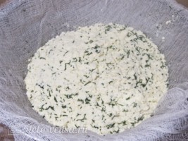 Адыгейский сыр с укропом в домашних условиях: фото к шагу 9.