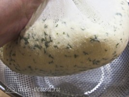 Адыгейский сыр с укропом в домашних условиях: фото к шагу 10.