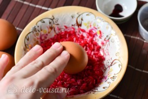 Как покрасить яйца рисом: фото к шагу 3.