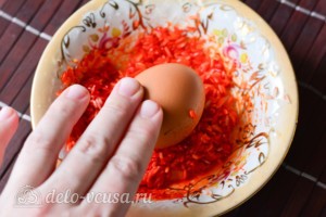 Как покрасить яйца рисом: фото к шагу 5.