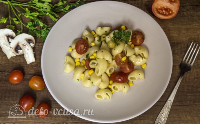 Рецепт макароны с оливками, помидорами и кукурузой