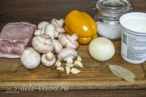 Свинина с грибами и болгарским перцем в горшочках: Ингредиенты