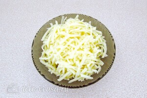 Пирог с зернёным творогом и сыром: фото к шагу 5.