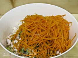 Салат из пекинской капусты и корейской морковки: фото к шагу 5.