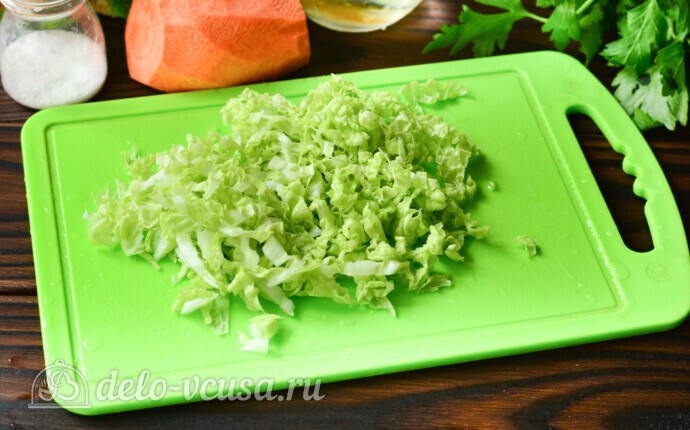 Салат из пекинской капусты с яблоком и морковью: фото к шагу 1.
