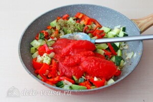 Фрикадельки из индейки в овощном соусе: фото к шагу 7.