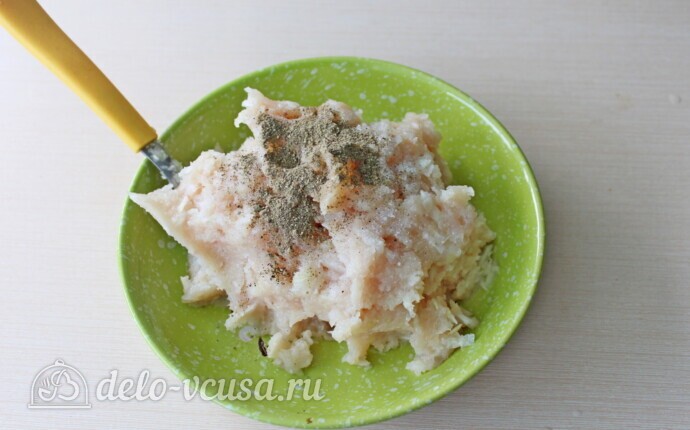 Колдуны из кабачков с куриным филе: фото к шагу 4.