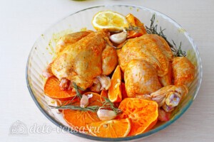 Цыпленок запеченный в апельсинах с вишневым соусом: фото к шагу 4.