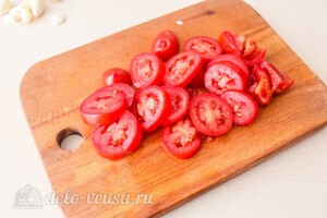 Нарезать помидоры