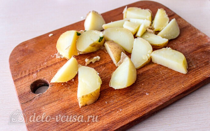 Салат с тунцом, молодым картофелем и зеленой фасолью: фото к шагу 3.