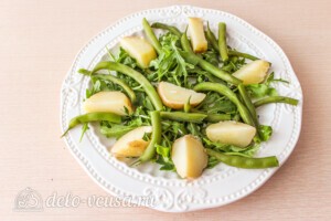 Салат с тунцом, молодым картофелем и зеленой фасолью: фото к шагу 4.