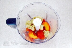 Йогуртовый смузи с персиком и бананом: фото к шагу 4.