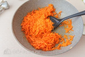 Кабачковый торт с морковью: фото к шагу 7.