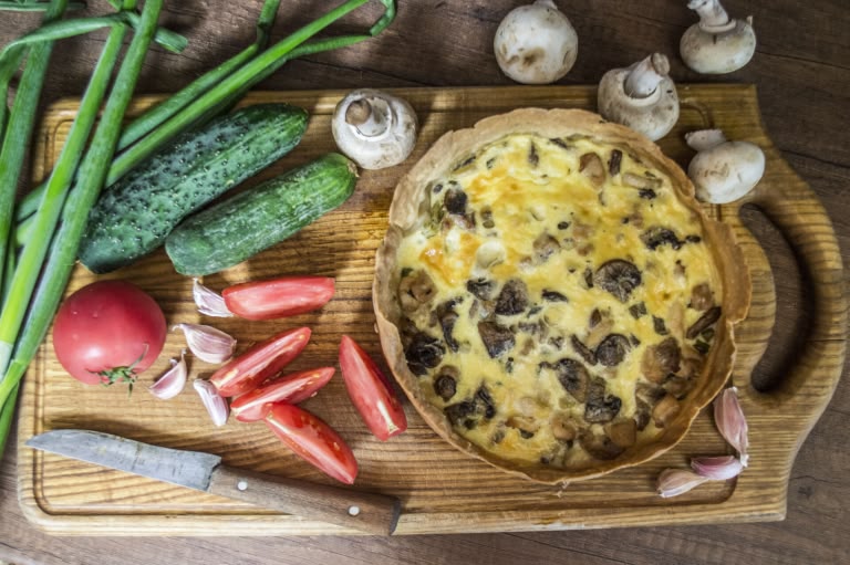 Киш с курицей и шампиньонами