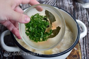 Суп с рыбными фрикадельками из минтая: фото к шагу 10.
