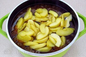 Варенье из жёлтой алычи с яблоками: фото к шагу 9.