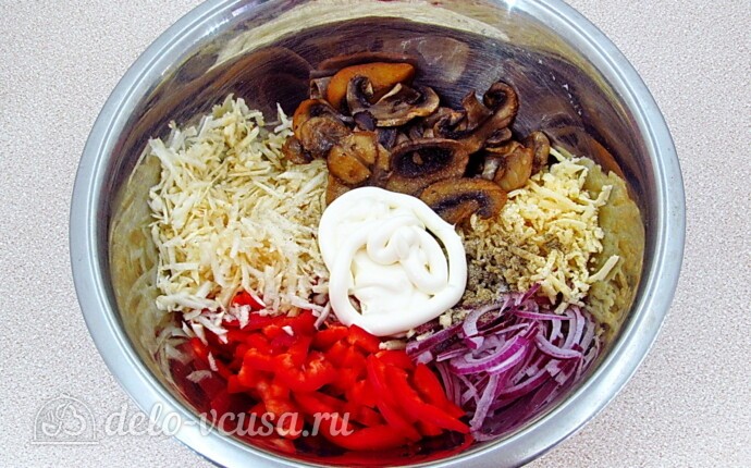 Овощной салат с сельдереем, грибами и сыром: фото к шагу 7. Овощной салат с сельдереем, грибами и сыром: фото к шагу 7.