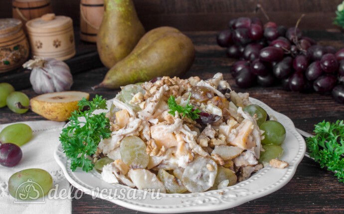 Салат с курицей, виноградом и грушей: фото к шагу 9.