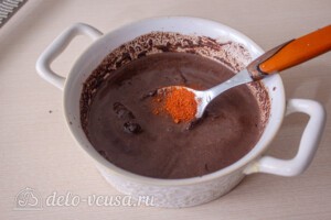Горячий шоколад с чили перцем: фото к шагу 4.
