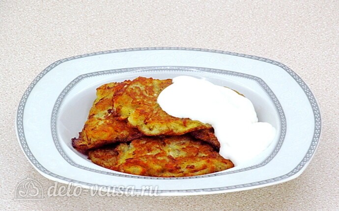 Драники с квашеной капустой по-белорусски: фото к шагу 10.
