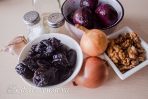Салат из свёклы с черносливом и орехами: Ингредиенты