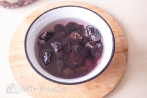 Салат из свёклы с черносливом и орехами: фото к шагу 3.